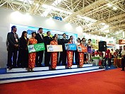 　福州第15屆海交會518招商展昨登場，副縣長陳敬忠代表縣長楊綏生、立委陳雪生共同主持，邀大陸福州市副市長及馬祖各鄉鄉長、鄉代主席等共同站台進行樂活馬祖健康遊開幕儀式。（圖：縣府觀光局、立隆廣告提供）