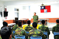 　指揮官任中將對兩棲連精神講話並督促遵守軍紀維護榮譽。（圖：李承鴻）