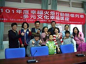 　為使由多元族群組成的家庭能和諧共處，移民署連江縣服務站11日於母親節前夕在介壽國中小舉辦專題講座，邀請諮商師留妘蓁與相關人員分享親子溝通與情緒管理，為馬祖多元文化家庭注入潤滑劑。（圖：移民署連江縣服務站提供）