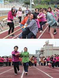 趣味競賽中也安排志工媽媽參與,現場競爭激烈,每位媽媽都盡情放鬆,享受難得的母親節活動。(圖/文:李羿興)