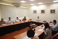 　連江縣副縣長陳敬忠於28日代表縣長楊綏生主持幕僚會報時表示，有關馬祖酒廠之擴廠與原廠擴建，請財政局與酒廠2個月內聯合提出計畫，以提升產能。（圖／文：邱竟瑋）