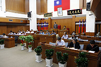 　連江縣議會第5屆第7次定期大會展開議案審查議程，完成一讀會程序後逕付聯席會進行審查；首日以縣府議案為主。（圖／文：曹重偉）