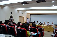 　經濟部國貿局組團參訪馬祖會場環境，評量未來馬祖辦理大型國際會議與展覽的可行性，下午在縣府召開座談會，由縣長楊綏生親自主持。（圖／文：劉秋月）