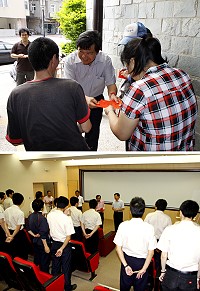 端午佳節在即,縣長楊綏生特別下村發放中低收入戶慰問金,讓他們即時感受到政府的溫暖與關懷。下午與在地服替代役的子弟兵會見,親切問候關心服役情形及家庭狀況。(圖/文:曹重偉)