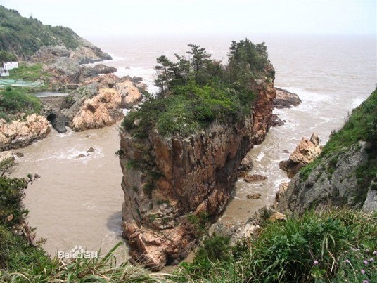 懸孤海上的大陸福建連江縣洋嶼島,風光秀美,海鳥成群。洋嶼島就位於全球唯一的大黃魚種群聚集地核心地帶,全世界唯一的瀕臨滅絕的物種(大黃魚)都集中在洋嶼島海域附近,在這一海域有200多斤重的天然大黃魚。(圖/百度百科資料照片)