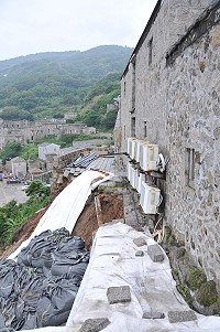 　芹壁坍方邊坡面積擴大，安全考量路段再度封閉。（圖／文：陳鵬雄）