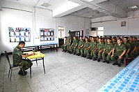 張指揮官親自主持新兵座談,勉勵所有在場官兵弟兄。(圖/文:阮韋銘)