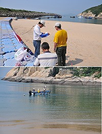 第一河川局針對塘岐澳口進行海岸侵蝕水文調查,地方漁民協助進行水上作業。 (圖/文:陳鵬雄)