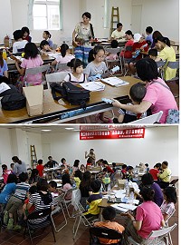 　新移民女性關懷協會「烏克麗麗」親子音樂研習營歡喜登場，邀請王筱君、陳怡婷兩位老師指導，帶領學員進入夏威夷的歡樂世界。（圖／文：曹重偉）