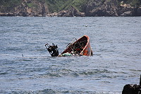 　大陸平潭陳姓夫婦駕駛的小型漁船越區抵達犀牛嶼海域，卻因誤觸暗礁造成船隻沉沒。（圖／文：林冰芳）