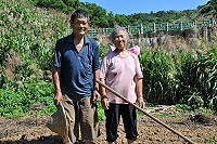 　結縭65載，盧依自與林木花老夫妻在橋仔村過著與世無爭的快意生活。（圖／文：陳鵬雄）