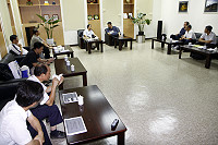 南竿機場03跑道LDA(左右定位輔助台)儀器進場將於今天7月1日起正式啟用,開場標準下修為能見度3200公尺、雲幕高560英呎,昨天由交通部長葉匡時親自證實及宣布這項好消息。(圖/文:曹重偉)