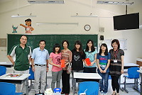 　大學指考昨馬中登場，馬祖考生共十一位，意外出現綠色軍服的弟兄，昨天上午秘書長劉羽茵特別前往視察考場，並勉勵考生最後衝刺要加油。（圖／文：劉秋月）
