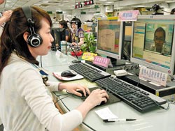 新北市政府宣布,8月1日起推出全國首創的跨縣市行政協助,讓金馬及澎湖離島人,可在新北市辦戶政業務。(張志清攝)