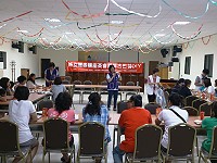 謝幸伶律師在「婦女權益講座暨蝶古巴特DIY活動」中介紹法扶會功能,遭遇法律問題的民眾可以善加利用。(圖/文:陳其敏)