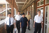 考選部長董保城(左一)昨會同考試委員何寄澎、監察委員劉興善以及縣長楊綏生巡視馬祖高中考場,關心高普考舉辦情形。(圖/文:邱竟瑋)