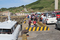 　進入暑假旅遊旺季每日抵達東莒人潮均有百人以上。（圖／文：林冰芳）