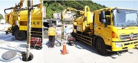 強烈颱風「蘇力」來襲,縣府環保局昨天特別出動「清溝車」前往有淹水紀錄的介壽澳口廣場進行下水道清淤、水溝堵塞排除等防颱工作,也提醒鄉親注意居家周邊的水溝是否通暢,以免淹水釀災。(圖/文:曹重偉)