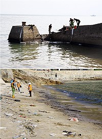 仁愛村澳口昨天發生罕見的海洋漏油污染事件,縣府環保局接獲通報後,發現遭污染處分成海灘及兩棲蛙人突堤兩大區塊,與兩棲蛙人弟兄聯手將遭廢油污染的海面區塊以吸油棉及吸油棉索圍起,再慢慢將污染區控制縮小範圍,但海面及岸邊還是難免沾上油污。(圖/文:曹重偉)