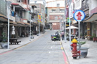 　塘岐復興路屬狹窄巷道，各界現勘後認為不應劃停車格。（圖／文：陳鵬雄）