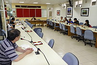為協助「小三通固定航線」爭取營運補貼及減免碼頭靠泊費用,縣府特邀集業者及相關單位召開協調會;縣長楊綏生特別強調,對岸收取靠泊費是我方的30倍以上,確實有必要與對岸協調降低。(圖/文:曹重偉)