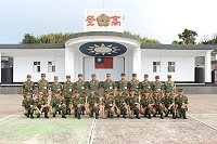 　章指揮官與全體官兵弟兄於高登合影留念。（圖／文：羅尹江）