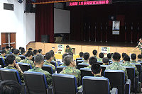 　章指揮官期許各位退伍弟兄將軍中所學帶入社會。（圖／文：羅尹江）
