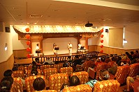 2013北海仲夏音樂會8月3日、4日於南竿遊客中心舉行首場室內演出,由旅台薩克斯風手謝青峰所率領的Ajax樂團融合多重風格,吸引滿場觀眾。(圖/文:邱竟瑋)