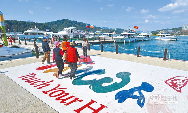 日月潭中興停車場11月開始收費,明年擴大至伊達邵、向山停車場。圖為玄光寺碼頭。(本報資料照片/沈揮勝攝)