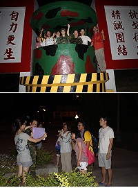 充滿刺激的夜行加入了趣味闖關遊戲,馬祖戰地空間認知體驗與遺產守護工作坊學員各個玩得很入戲。 (圖/文:林冰芳)