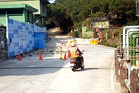 　南竿鄉經國紀念館至志清發電廠段道路整建工程日前決標，預計11月底前完工。（圖／文：邱竟瑋）