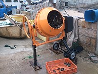 建設局輔導淡菜養殖戶研發洗淡菜機,省時省力又提高賣相。(圖/文:陳鵬雄)