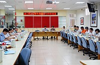 　縣府昨召開102學年度國中小校長會議，全縣校長齊聚與教育行政單位針對新學期校務進行討論，教師會代為發言表示，不要再積欠2688教師薪資，應墊支準時發放。（圖／文：劉秋月）