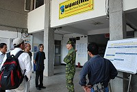 　聯合國世遺中心專員林志宏（左三）昨日走訪南、北竿軍事文化景觀重點所在，以私人身分將走訪四鄉五島，給予地區推動申遺工作建議，9月5日在民俗文物館有一場對外開放論壇，歡迎地區鄉親參加。（圖／文：劉秋月）