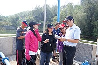 成功大學環境工程系教授林財富3日率領團隊完成馬祖地區各水庫與集水區藻毒初步調查,針對地區水庫已經產生的藻毒現象分享處理策略。(圖/文:邱竟瑋)