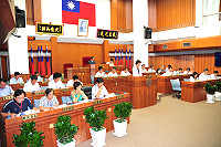 縣議會第5屆第8次臨時大會開議,由審計部台灣省基隆市審計室主任林汝玲來馬進行101年度總決算暨附屬單位決算審核報告。(圖/文:曹重偉)