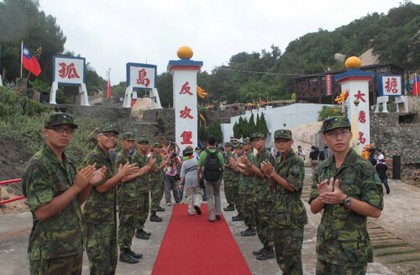 政院密令金門大、二膽自明年6月起,島上200名駐軍將全面撤離,改由警政署及海巡署40名警力駐管,做為觀光用途。(資料照片)