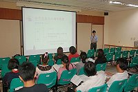 　加盟契約看仔細，重要資訊恐隱匿。（圖與文：邱竟瑋）