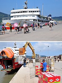 福澳港升降棧橋拆下修繕已經1個月之久,由於正值夏季,天氣炎熱觀光客又多,旅客對於搭個船也要長途跋涉頗有微詞,已多次提出反映,最近中秋節近貨物量大增,要打開前艙門靠怪手將貨物吊上岸也是險象環生。(圖/文:曹重偉)