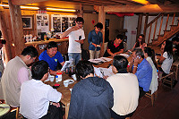 「連江縣低碳生活營造計畫-低碳商家宣導及教育訓練」開跑!環保局已完成四鄉五島宣導說明會,歡迎地區商家踴躍加入「低碳店家改造作業」,共同推動馬祖成為真正的「低碳樂活島」!(圖/文:曹重偉)