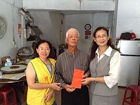 國泰人壽慈善基金會致贈北竿學子清寒獎學金。(圖/文:陳鵬雄)