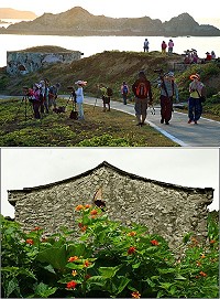 　「2013馬祖攝影大賽」將於9月30日截止收件，徵求以馬祖地區之自然與人文為主題，能展現馬祖文化活力特色之令人「感動」的作品，金牌獎獎金高達5萬元！並已邀請兩岸三地攝影名家抵馬交流，一起來馬祖暢談攝影及共同創作，激發出燦爛火花，成品也是令人期待。（圖：連江縣政府文化局提供）