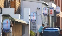 　東引南澳地區繼12棟、20棟住宅完成商圈改造後，民生國宅也跟上腳步，換上統一規格招牌。（圖／文：陳其敏） 