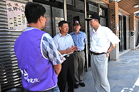 　中科院第二研究所杲中興所長（右一），與楊綏生縣長就馬祖再生能源政策交換意見。（圖／文：陳鵬雄）