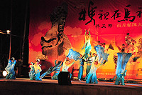 閩劇院昨晚演出「媽祖傳說」,以音樂劇方式詮釋媽祖林默娘的故事,每一幕都讓台下來賓及信眾們感動不已。(圖/文:曹重偉)