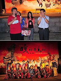 今年度「媽祖昇天祭」風光落幕,昨晚的《貽順哥燭蒂》讓大家開懷大笑,最高潮是由縣長楊綏生為大家抽出最大獎-價值5萬元的999純金媽祖飛昇神像金牌。(圖/文:曹重偉)