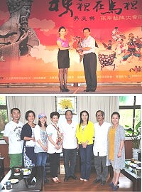 配合今年「媽祖昇天祭」擴大舉辦,由院長周虹率領的福建省實驗閩劇院再次受邀公演,連續3晚的演出均獲滿堂彩;縣長楊綏生、議長陳貴忠均表感謝之意。(圖/文:曹重偉)