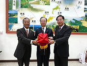 立榮馬祖站新舊主任交接,首席副總陳雄智主持監交。(圖:本報編輯部)