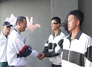 司令前往新兵調適中心,針對弟兄們的軍旅規劃與日常生活問題,以對話的方式進行溝通。(圖/文:陳璽名)