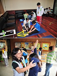 國民體能檢測馬祖場第二梯次昨天於縣府大樓開跑,檢測前有專人貼心帶動做柔軟操,檢測後也會有專業檢測人員為民眾解說體能狀況及應加強注意的部分。(圖/文:曹重偉)